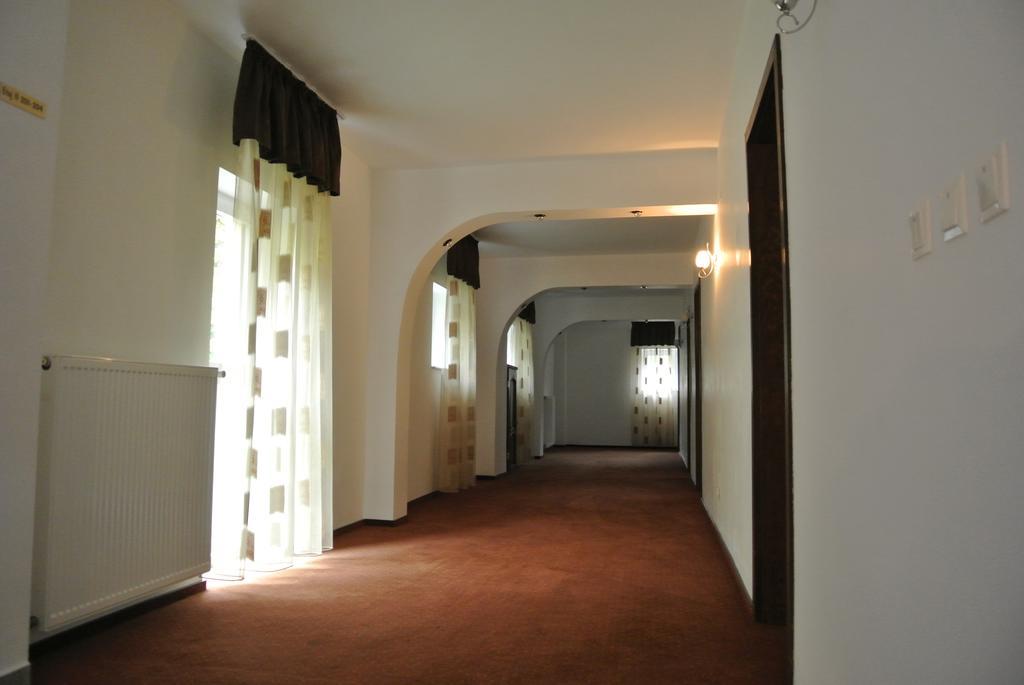 Pensiune Restaurant Piatra Craiului Dîmbovicioara المظهر الخارجي الصورة