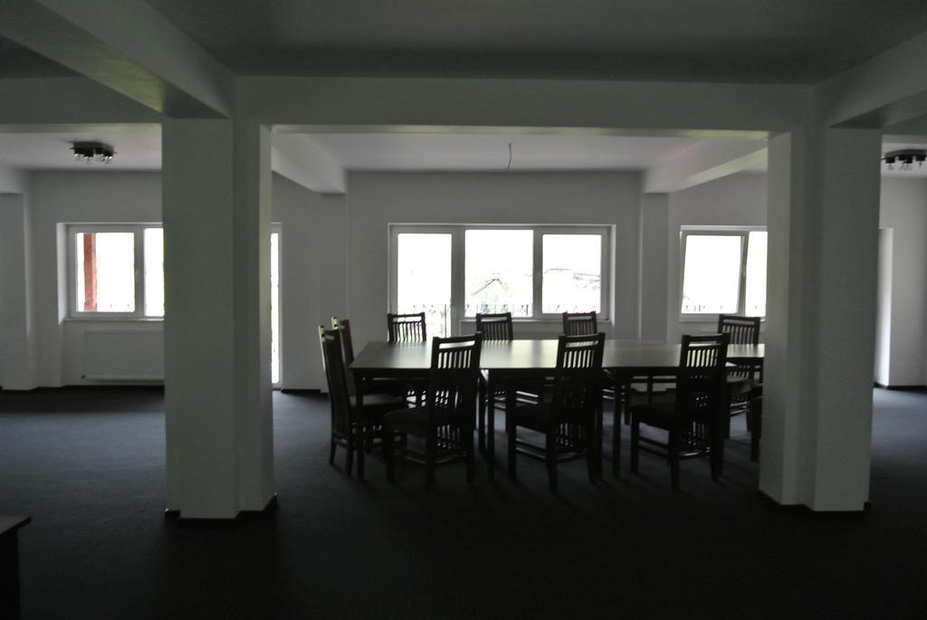 Pensiune Restaurant Piatra Craiului Dîmbovicioara المظهر الخارجي الصورة